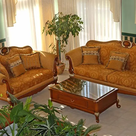 Garden Hotel 3*