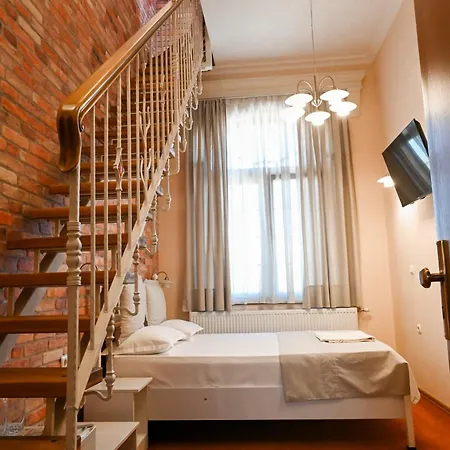 Garden Hotel 3*