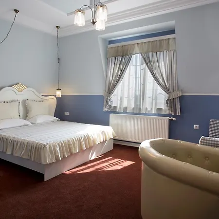 Garden Hotel 3*